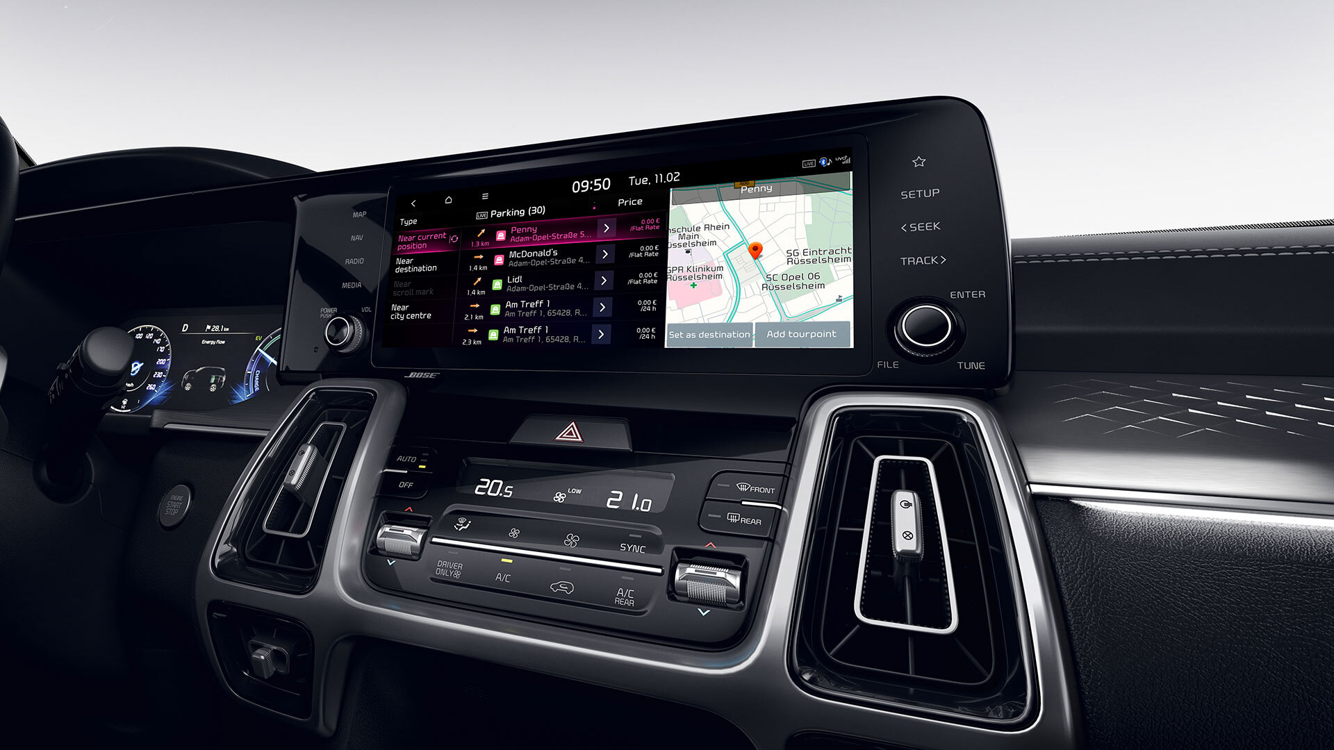 Vynovený infotainment UVO Connect Phase II sa už dostal napríklad do novej generácie Sorenta alebo elektrického e-Nira. Má podobu elegantného 10,25-palcového dotykového displeja.