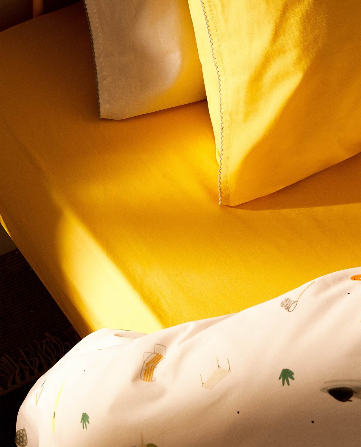Plachta a obliečky na vankúše Zara Home, info o cene v predaji. 