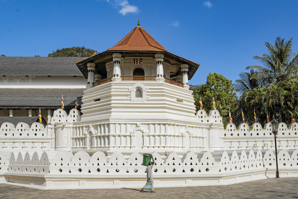 Srí Lanka, Chrám svätého zuba, Kandy, budhisti