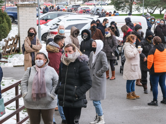 ag testovanie, ružinovská poliklinika, koronavírus, test,
