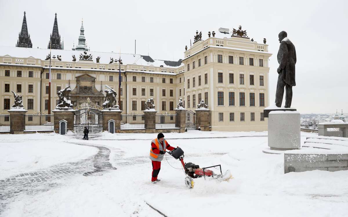 Tento hrad podľa Kosmasovej kroniky založila bájna kňažná Libuša, manželka kniežaťa Přemysla Oráča.