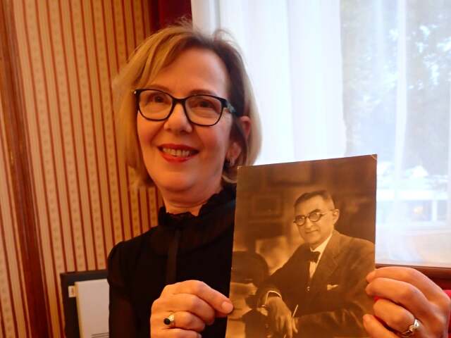 Katarína Frátriková s fotografiou svojho "opinka" Lajosa Wintera v hoteli Thermia v Piešťanoch.