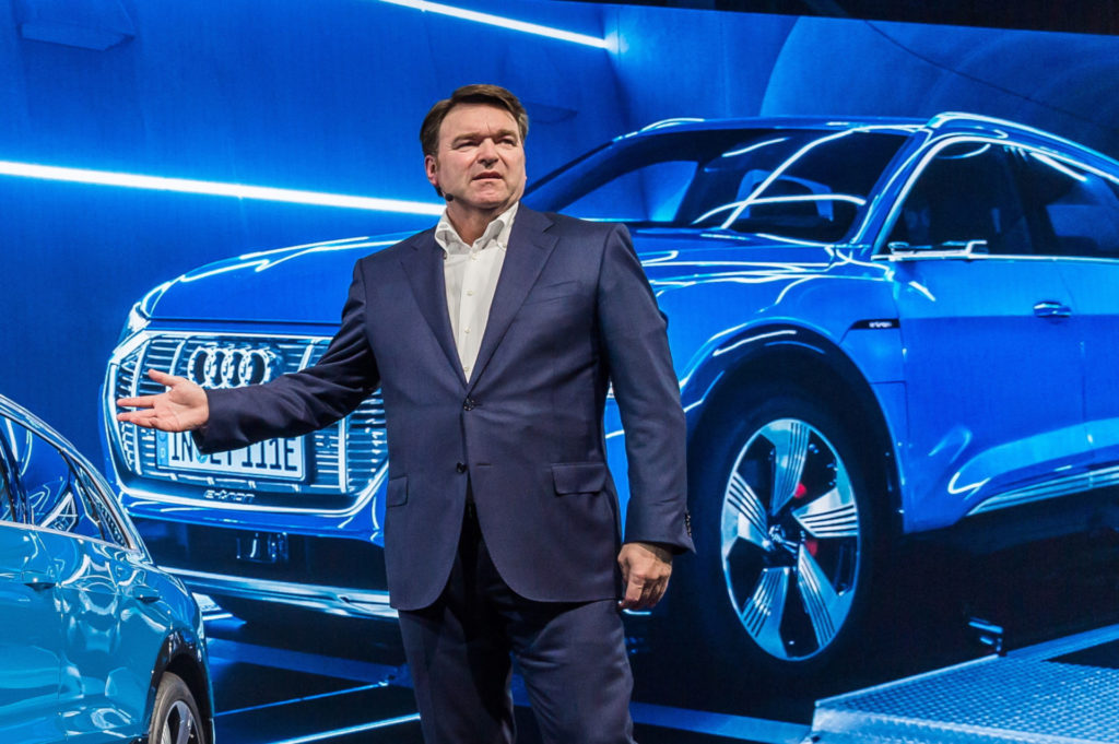 Bram Schot patrí k skeptikom, ktorí sú presvedčení, že kvôli tlaku na elektromobilitu sa stane osobná mobilita pre mnohých nedostupnou. A to už v najbližších rokoch.