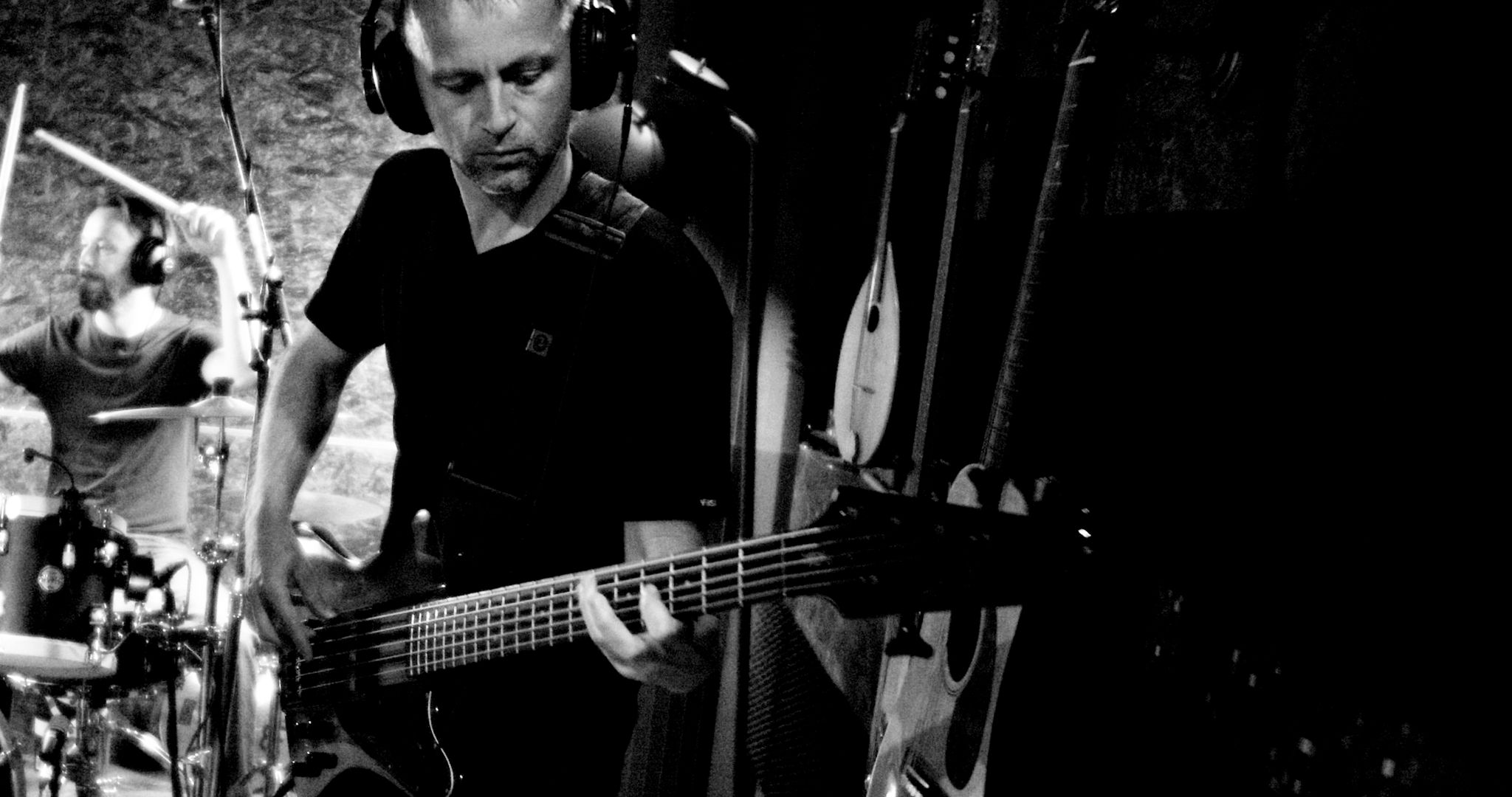 Autorom skladieb projektu Story je basgitarista Marian Zima, na snímke s bubeníkom Vladimírom Leškovským.