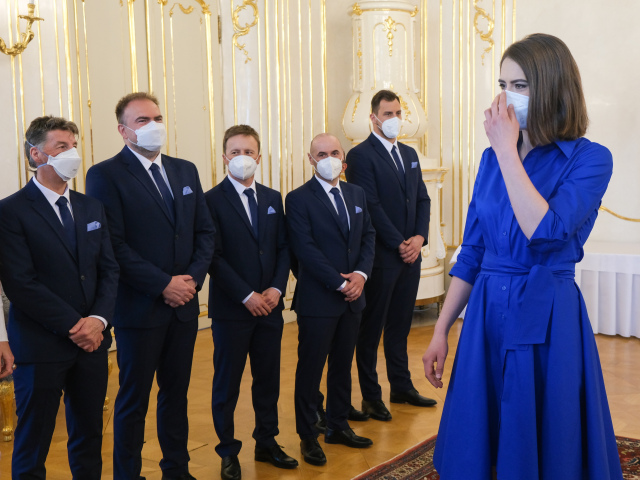 Petra Vlhová, Zuzana Čaputová, veľky glóbus,