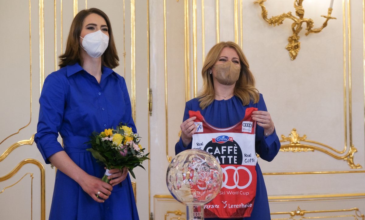 Petra Vlhová, Zuzana Čaputová, veľky glóbus,