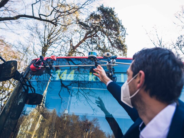 laserovy radar umiestneny na autobuse - linka c. 144