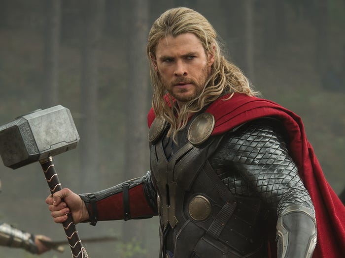 Chris Hemsworth ako Thor.
