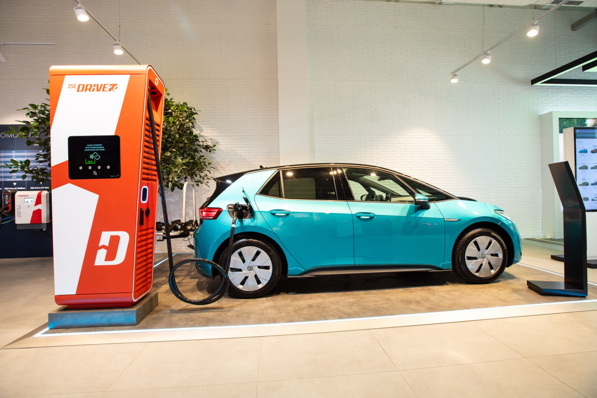 Mooncity e-mobility store  3 