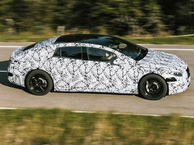 Mercedes-Benz EQE - maskovaný prototyp 2021