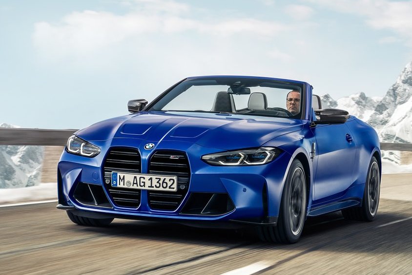 Nový kabriolet prevzal všetky dizajnové prvky M4 Coupé vrátane mohutných vertikálnych ľadviniek, rozšírených prahov, prelisov prednej kapoty či odvetrávacích otvorov v predných blatníkoch.