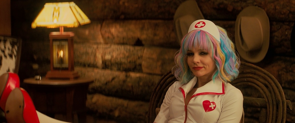 Carey Mulliganová ako Cassandra vo filme Nádejná mladá žena.