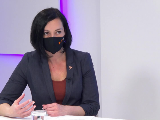 Eva Šablová, Ide o peniaze