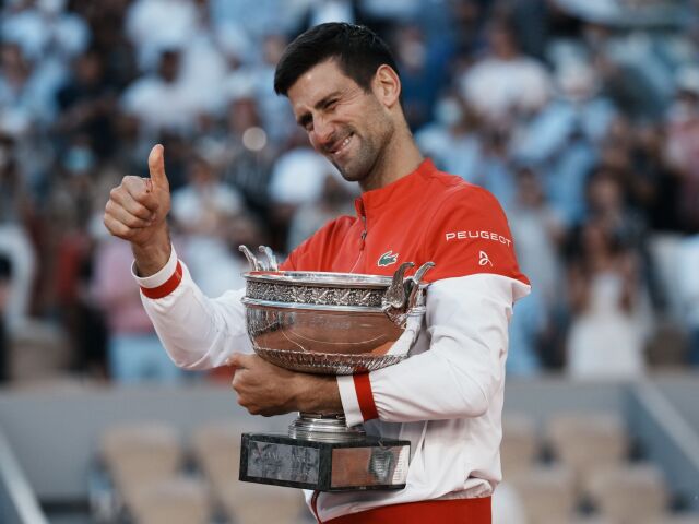 Novak Djokovič po finálovom triumfe na Roland Garros 2021.