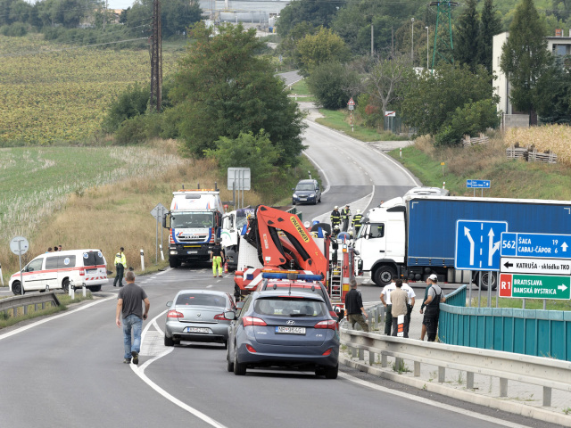Pri tejto križovatke sa už od začiatku zvažovalo riešenie v podobe veľkého turbokruhového obchvatu. Zvíťazilo ale lacnejšie a jednoduchšie riešenie.