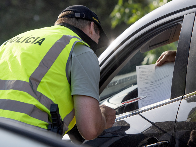 Rakúsko koronavírus hranica polícia kontroly