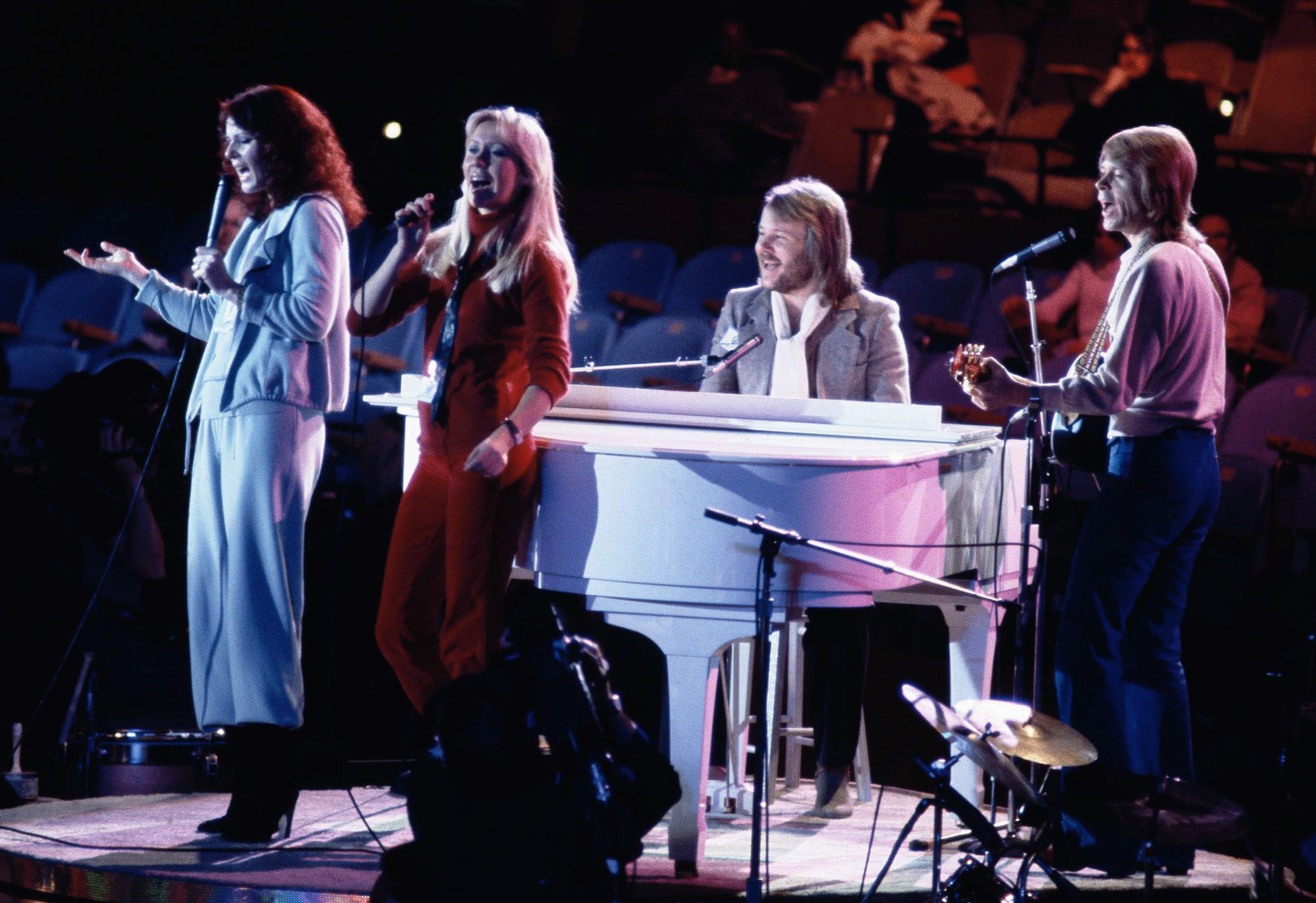 Abba, zľava Anni-Frid Lyngstadová, Agnetha Foltskogová, Benny Andersson a Bjorn Ulvaeus na koncerte pre UNICEF 9. januára 1979.