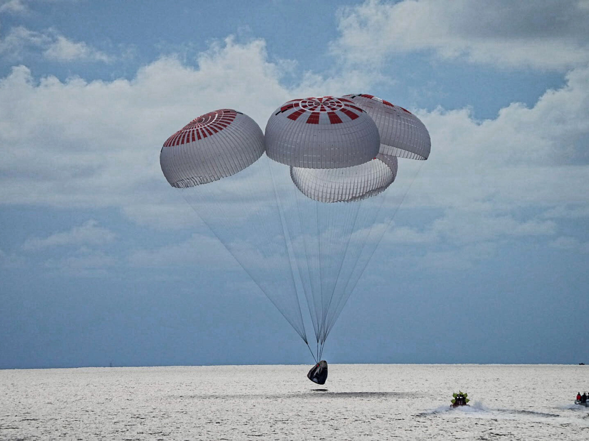 SpaceX, vesmírni turisti