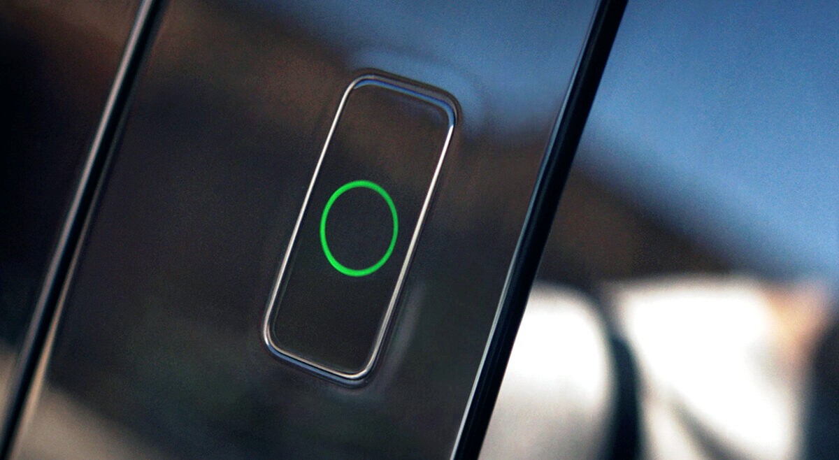 Systém Face Connect umožní odomknúť auto bez prítomnosti kľúča. Vozidlo vás rozpozná vďaka vašej tvári. Postará sa o to infračervená kamera, aby systém fungoval aj v tme.