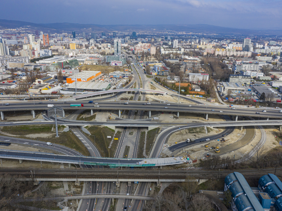 SR D4R7 diaľnica výstavba úsek Bratislava Juh Nivy BAX