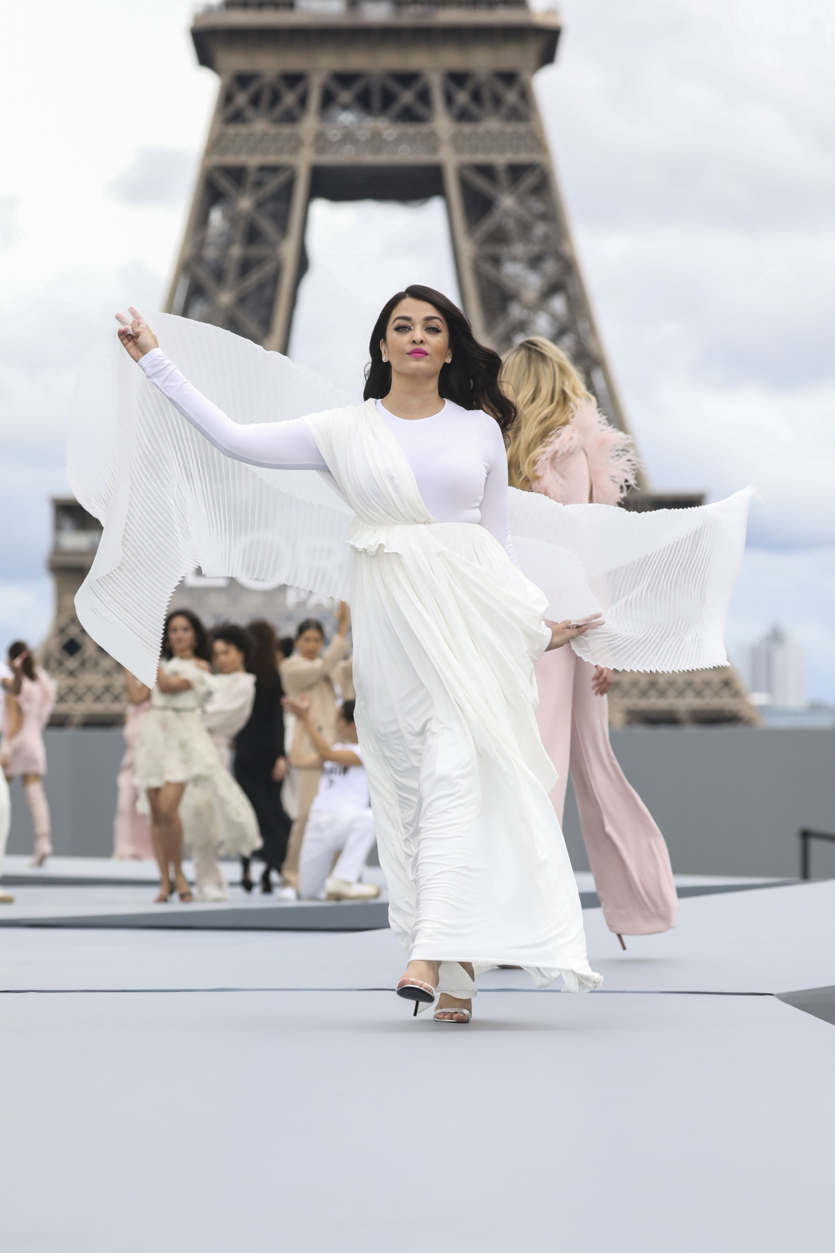 Paris Fashion S/S 2022 L'Oreal