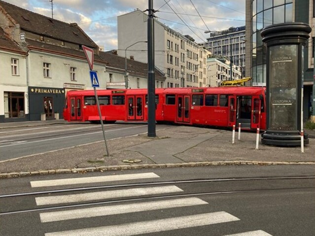 vykoľajená električka, Bratislava, Radlinského