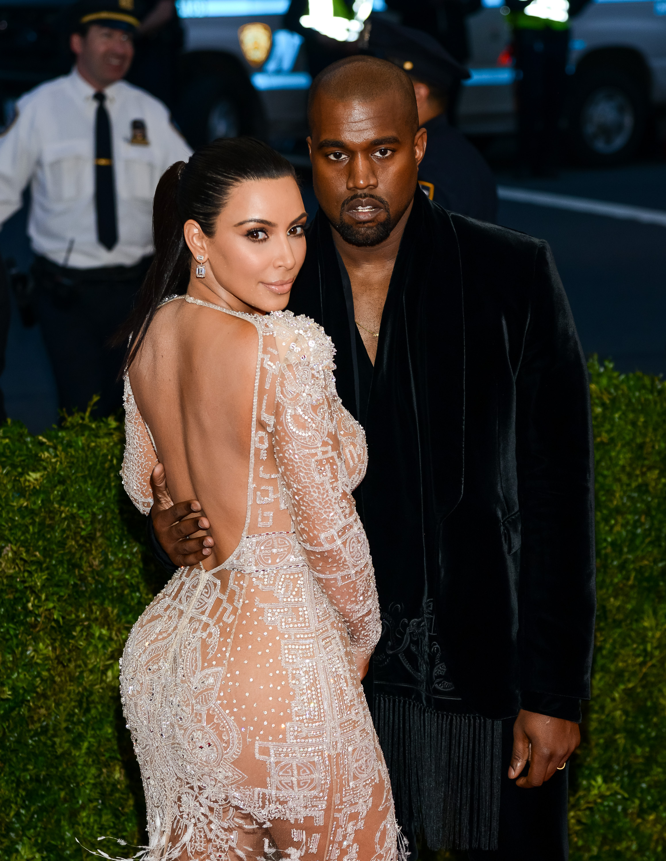 Manželský pár Kim Kardashian a Kanye West pokračujú v rozvode.