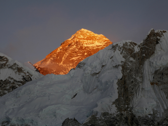Nepál Himaláje Everest horolezci úmtie USA Švajčiarsko