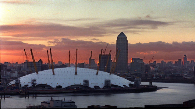 Millennium Dome v Londýne vzniklo podľa architektonického návrhu Richarda Rogersa.