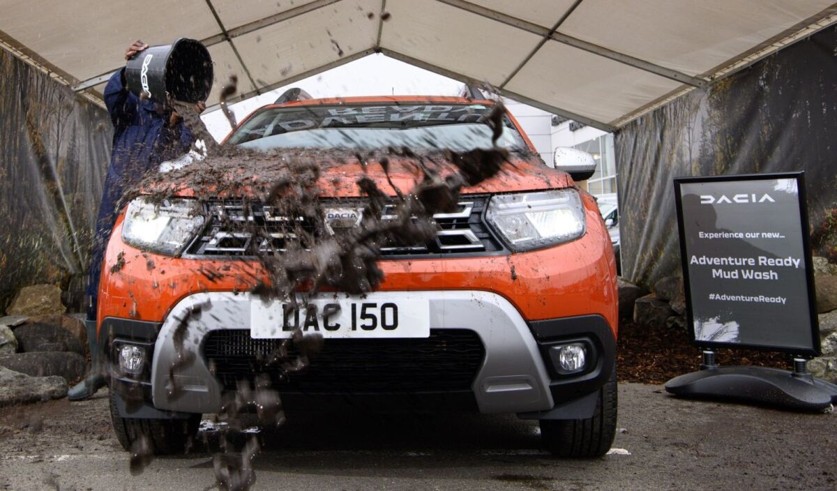 Dacia - špinička áut Mud Wash 2022