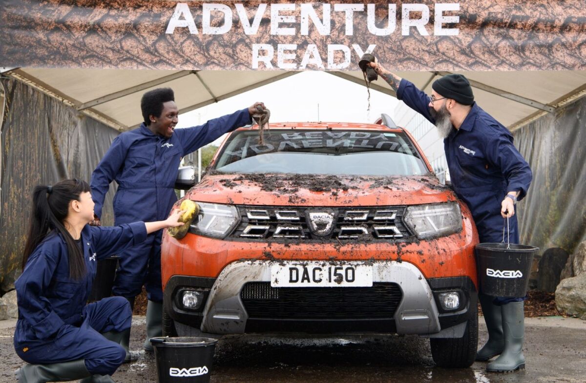 Dacia - špinička áut Mud Wash 2022