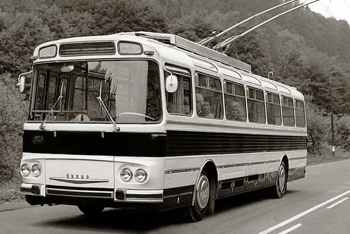 Z autobusu Karosa Š 11 vzniklo aj niekoľko skúšobných prototypov trolejbusov. Ako sa označovali?