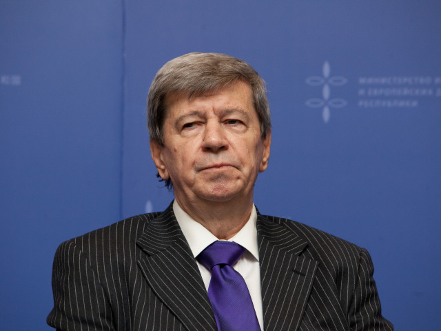 Eduard Kukan (82)