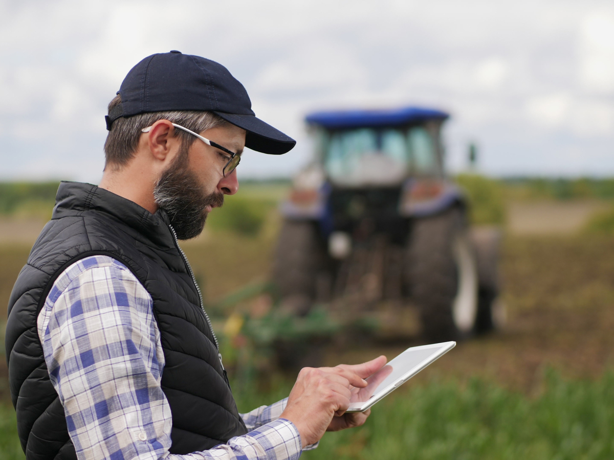 farmár, poľnohospodár, traktor, urbár