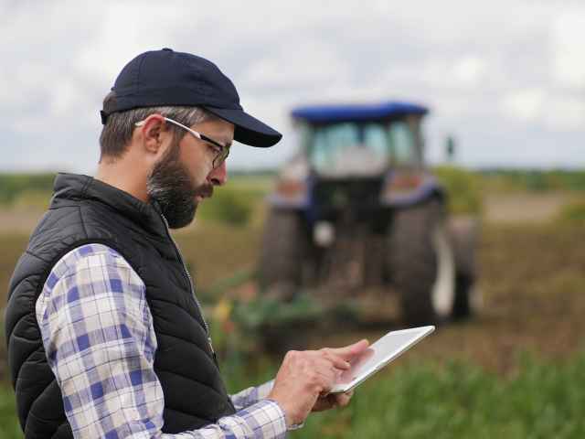 farmár, poľnohospodár, traktor, urbár