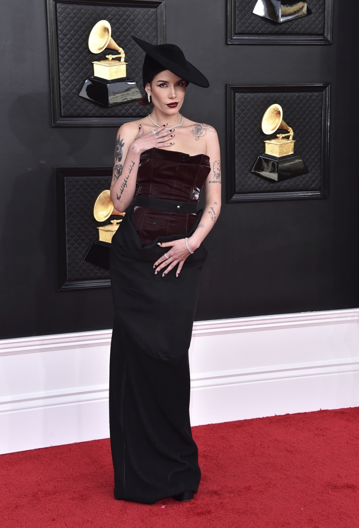 Halsey v kreácii Pressiat