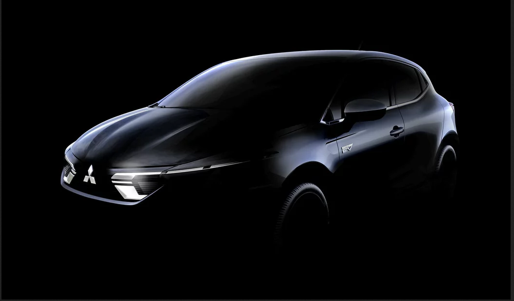 V tme zahalená sériová novinka nezaprie blízku príbuznosť s Renaultom Clio. Nápis na prednom blatníku veští príchod hybridnej verzie.
