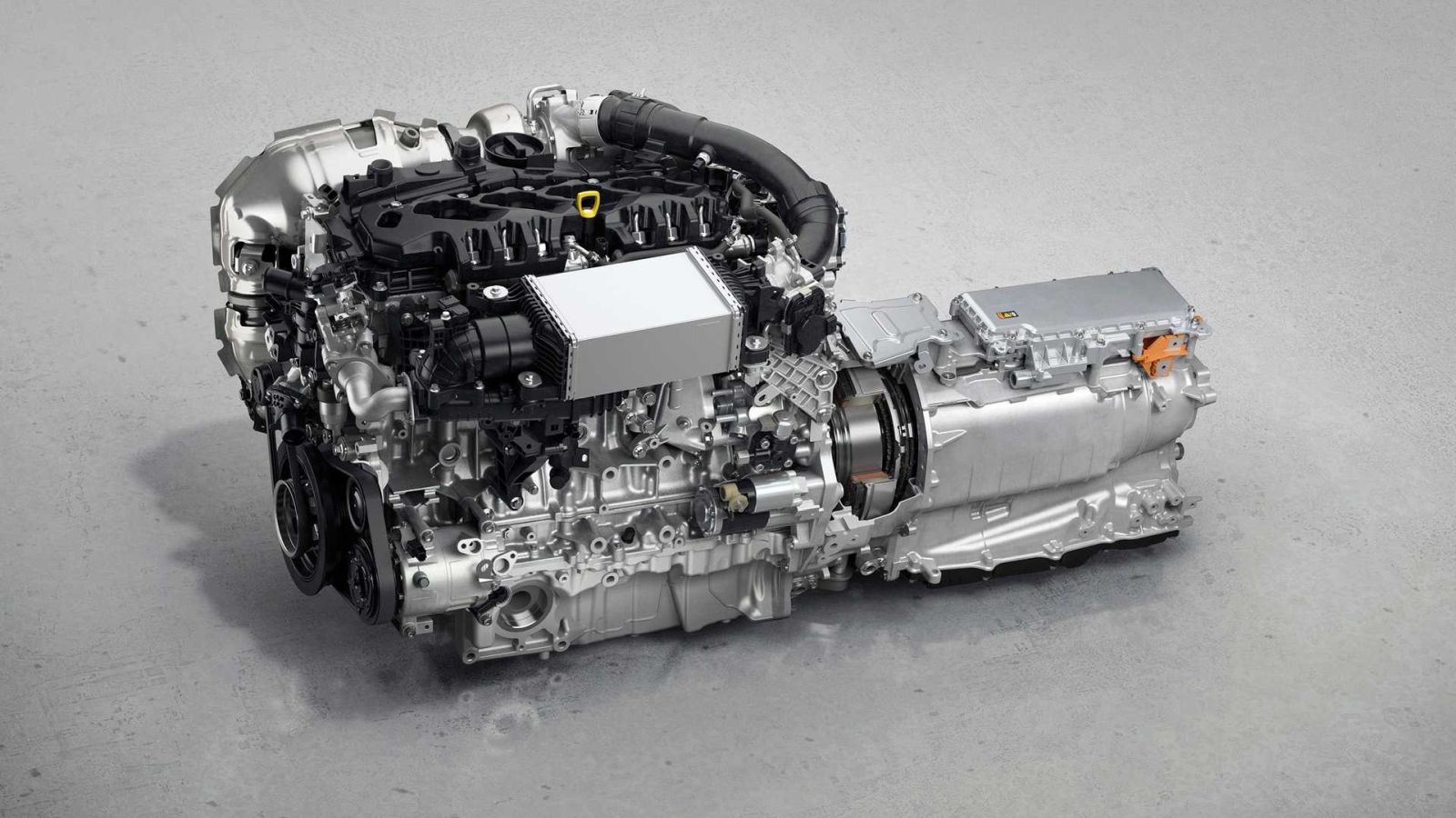 Motor 3,3 Skyactiv-D bude spojený s 8-stupňovou automatickou prevodovkou.