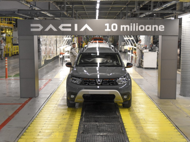 Jubilejným exemplárom Dacie s poradovým číslom 10 000 000. sa stalo atraktívne SUV Duster vo verzii Extreme s módnou sivou farbou laku.