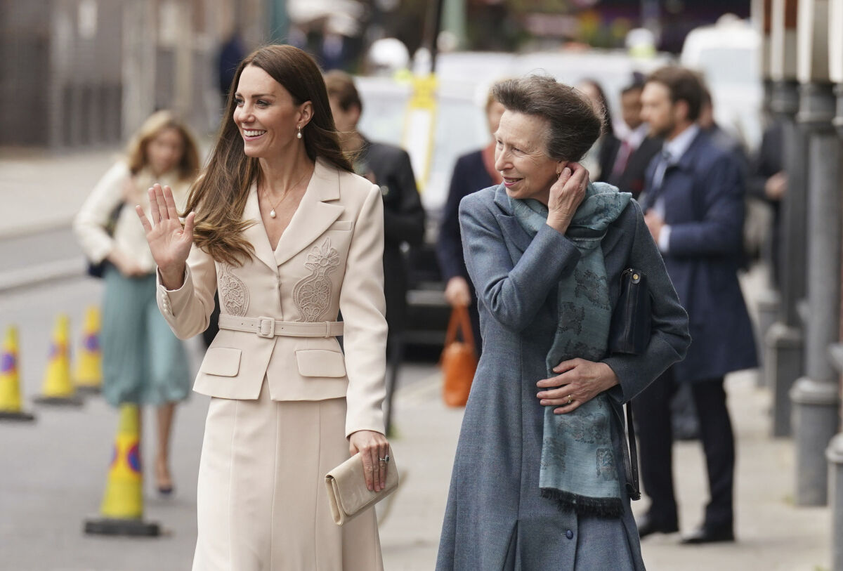 Princezná Anne (vpravo) a vojvodkyňa Kate