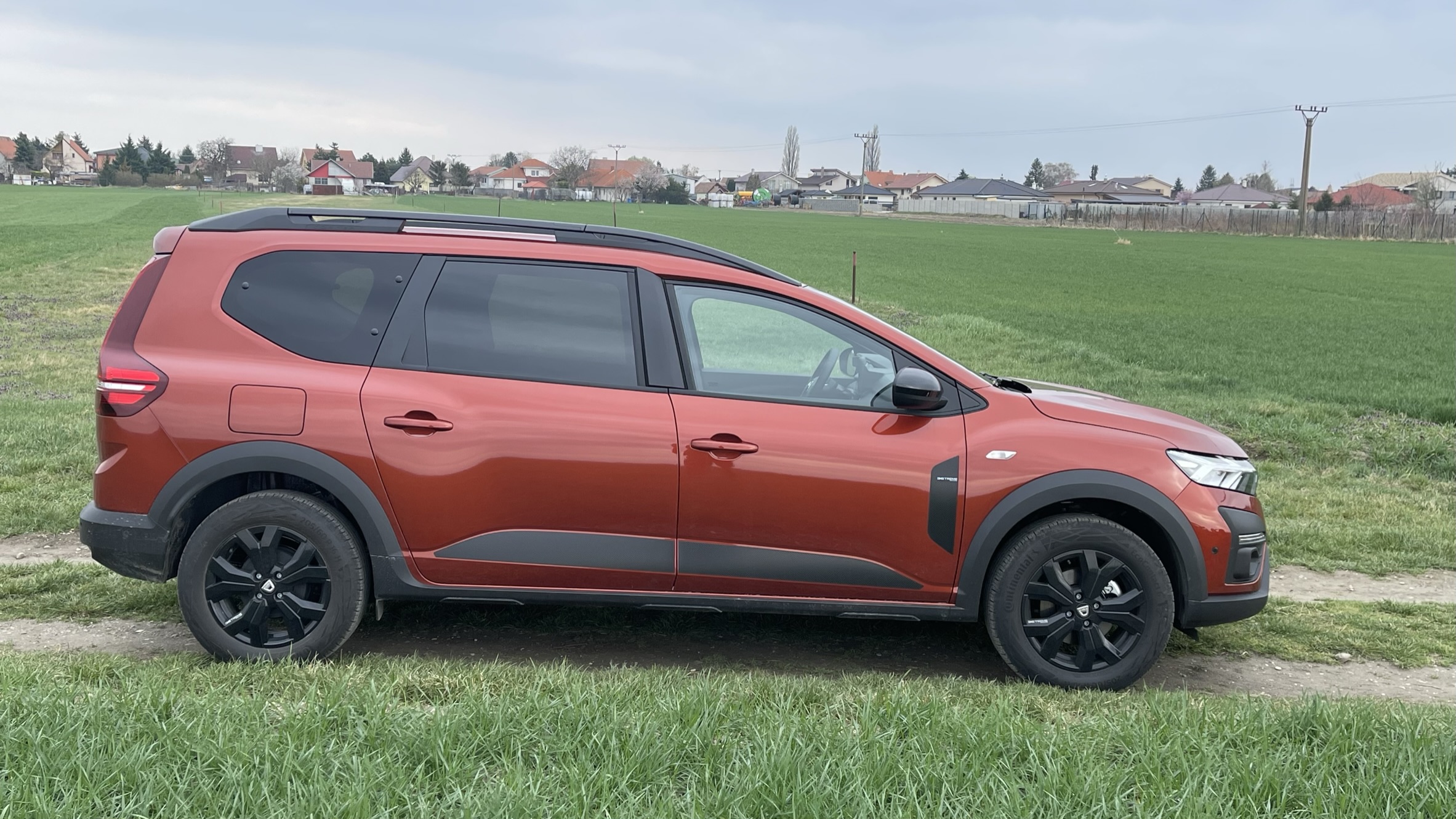 Dacia Jogger sa môže pochváliť svetlou výškou 200 mm.