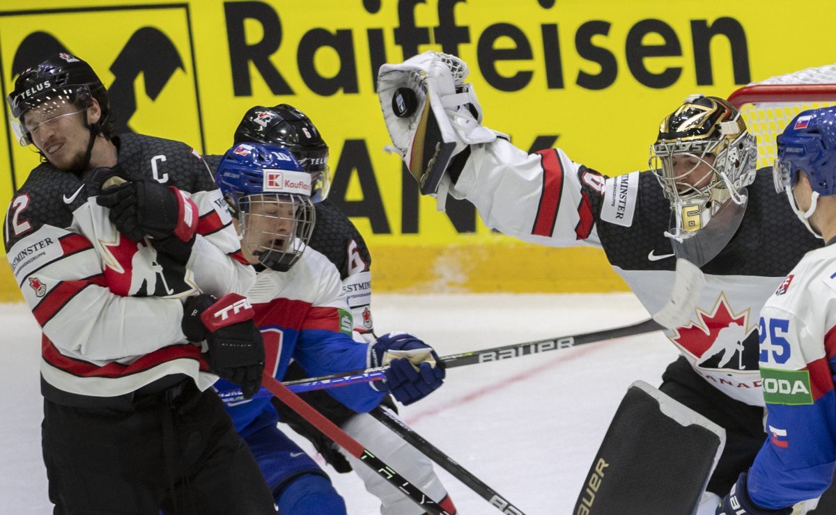Adam Sýkora, Thomas Chabot, Logan Thompson