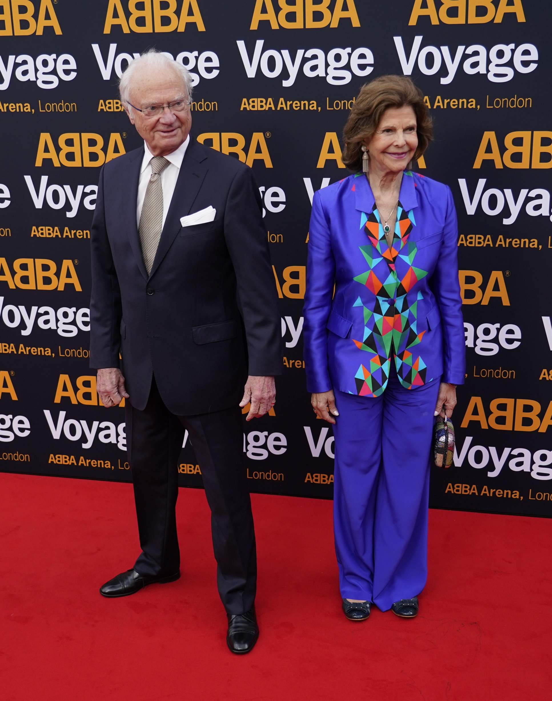 Švédsky kráľ Carl Gustaf a kráľovná Silvia pricestovali do Londýna, aby sa osobne zúčastnili na premiérovom predstavení digitálneho koncertu ABBA Voyage.