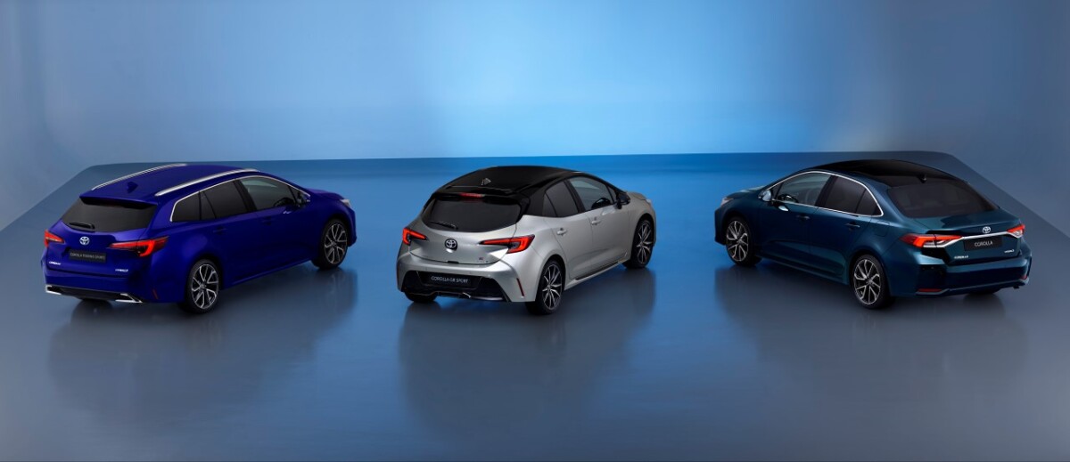 2022  COROLLA Combo shots 004 25