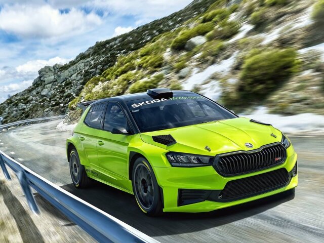 Nová Fabia RS Rally2 vychádza zo štvrtej generácie Fabie. Vďaka tomu má o čosi väčšie rozmery, najmä väčší rozchod kolies a rázvor náprav. To bude na trati veľká výhoda.