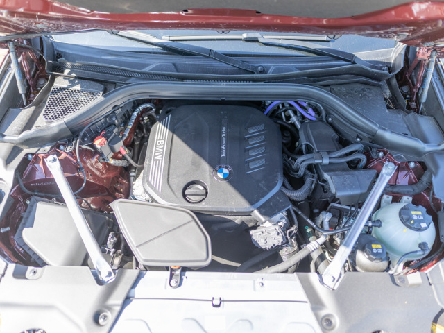 Naftový 4-valec 2,0 TwinPower Turbo s výkonom 140 kW vám síce nevykúzli úsmev na tvári, ale dynamike postačuje a poteší aj spotrebou pod sedem litrov na 100km.
