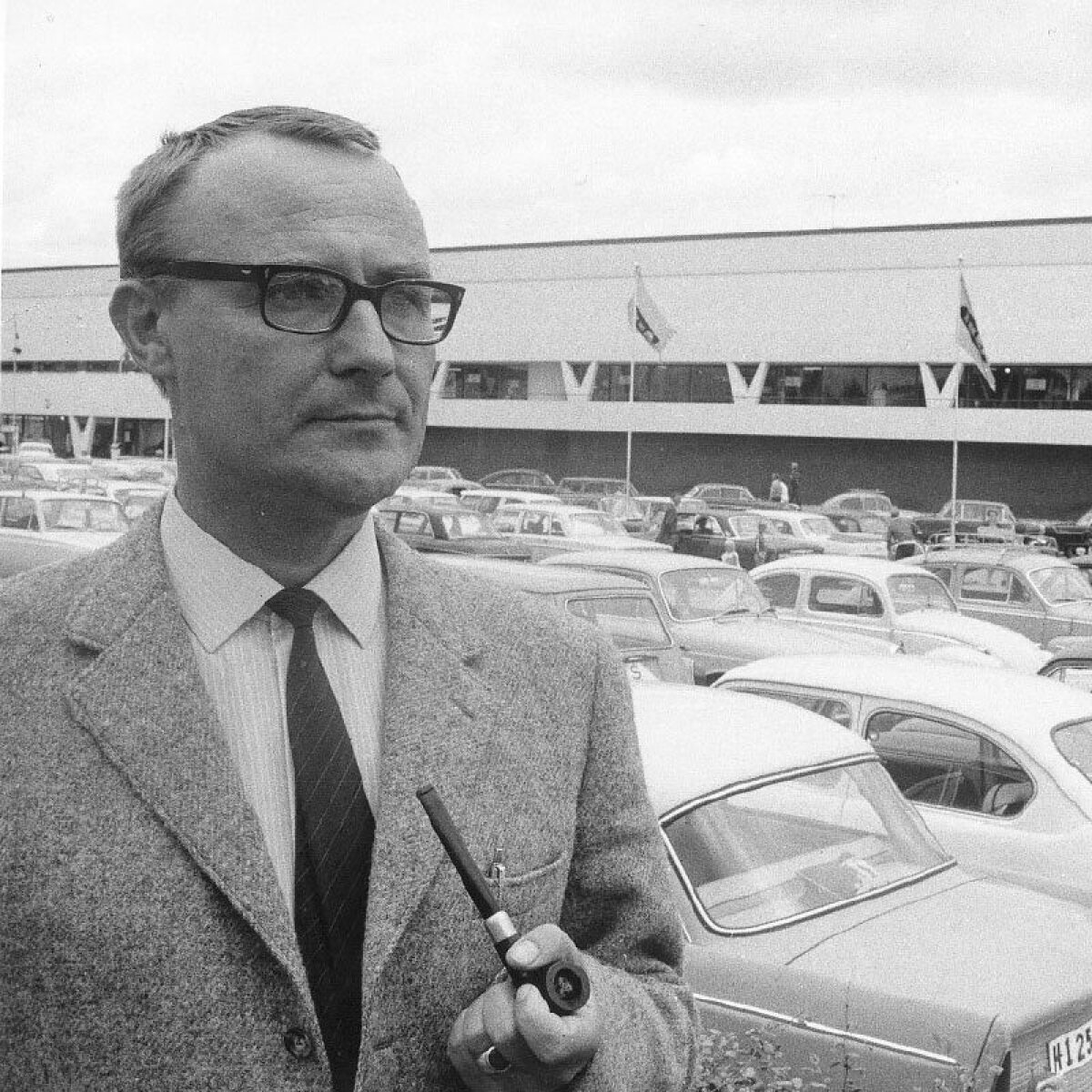 Ingvar pri obchodnom dome IKEA v AElmhulte 1967