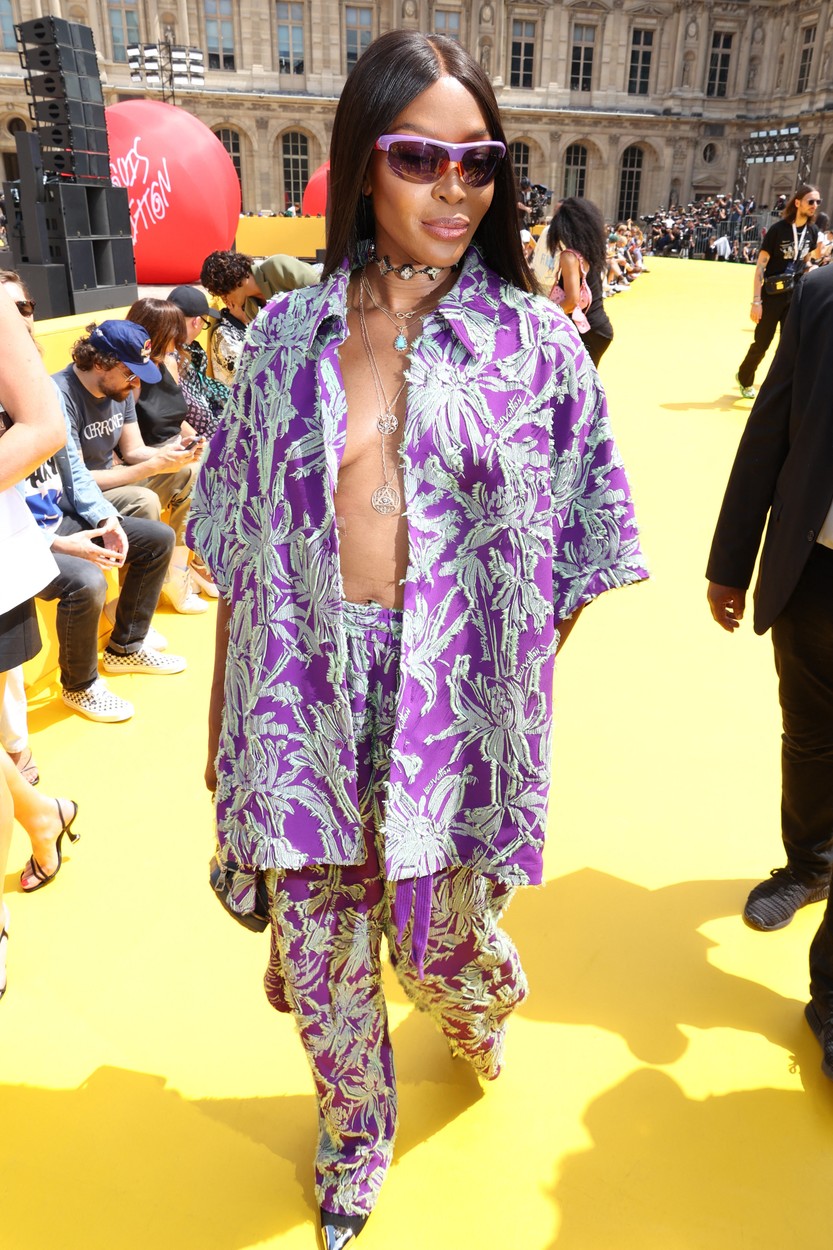 Topmodelka Naomi Campbell sa zúčastnila na prehliadke značky Louis Vuitton a jej pánskej kolekcie v Paríži.