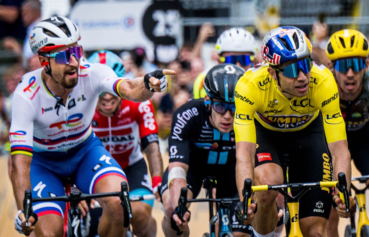 Peter Sagan a Wout Van Aert v cieli etapy na Tour de France.