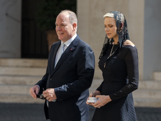 Monacké knieža Albert a jeho manželka - princezná Charlene